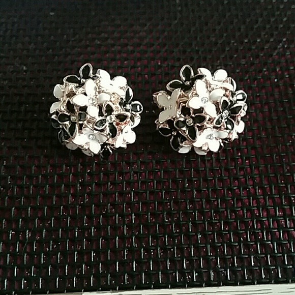 Jewelry - CLEARANCE JEWELRY ( BUY 3 GET 1 FREE ) Jewelry - CLEARANCE JEWELRY ( BUY 3 GET 1 FREE )